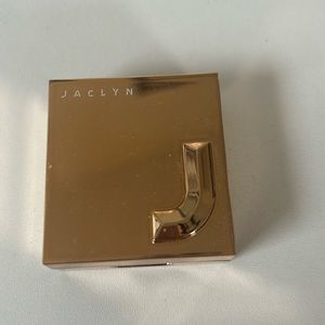Jaclyn Hill mini highlighter